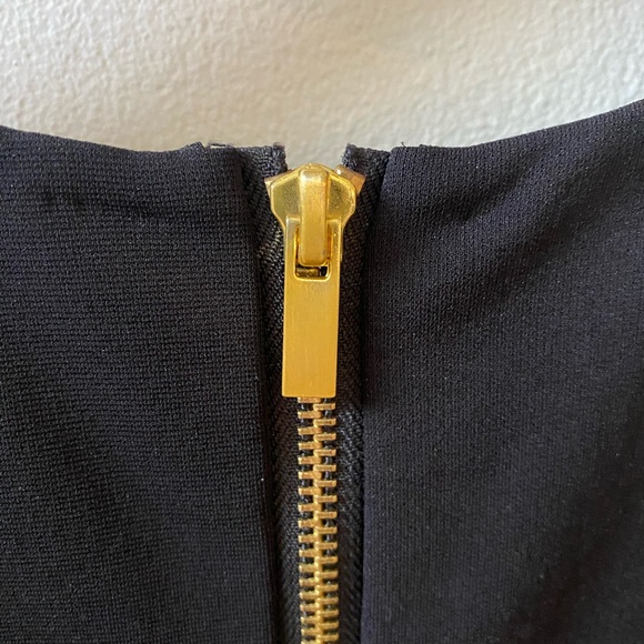 Diane Von Furstenberg Leather Jeannie Two Dress size 6. - Picture 3 of 11